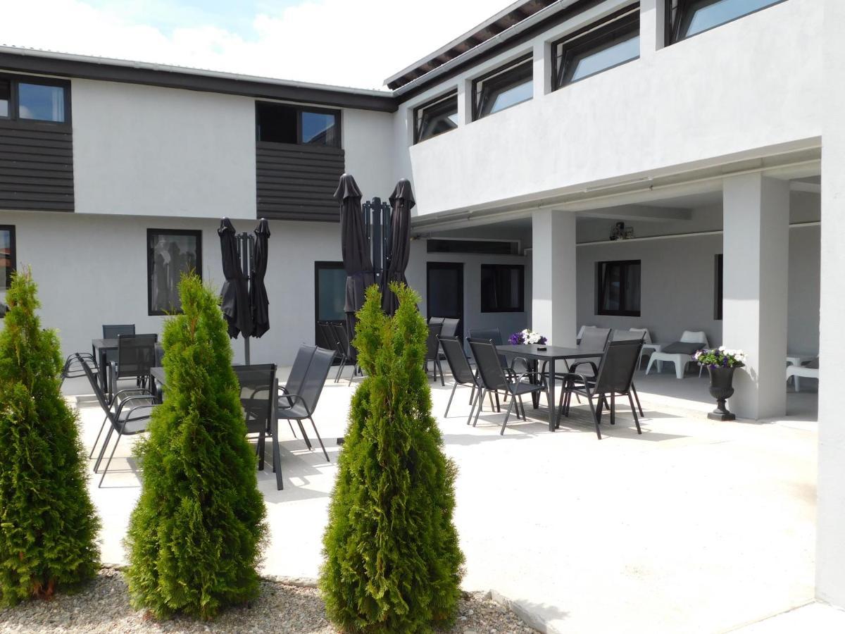 Mountain Vista Suites Zărneşti Kültér fotó