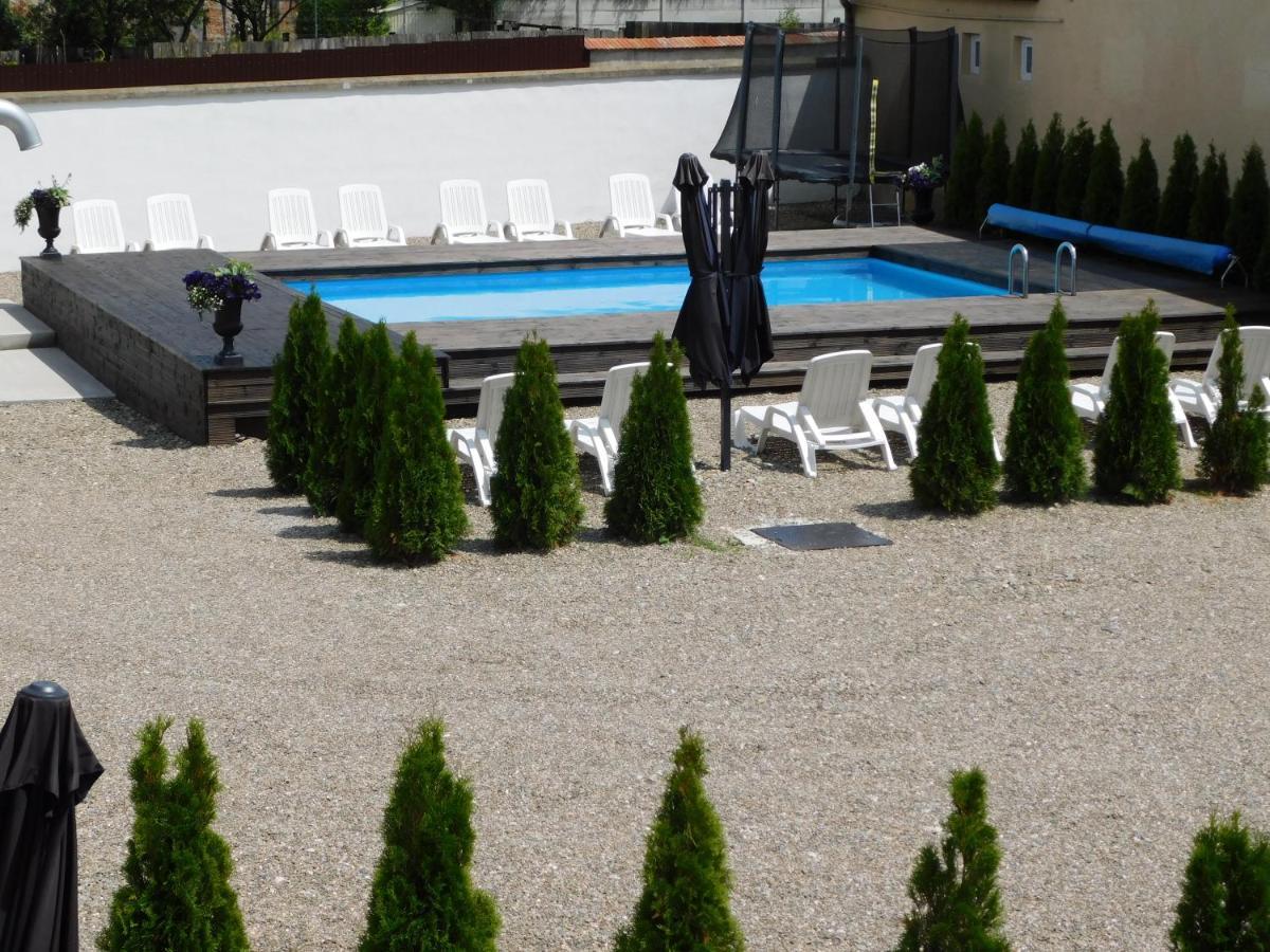 Mountain Vista Suites Zărneşti Kültér fotó