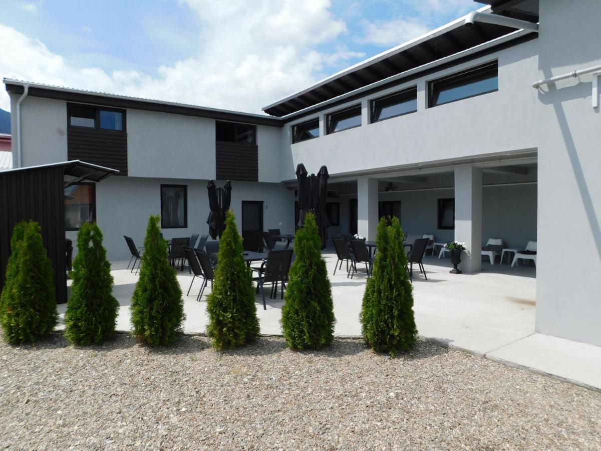 Mountain Vista Suites Zărneşti Kültér fotó